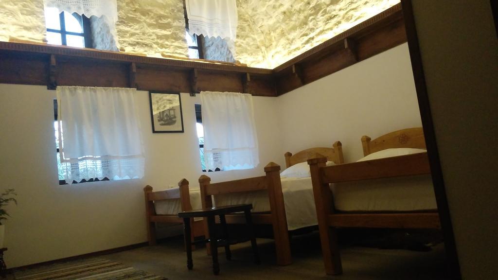 Konaku Guest House Gjirokastër Quarto foto
