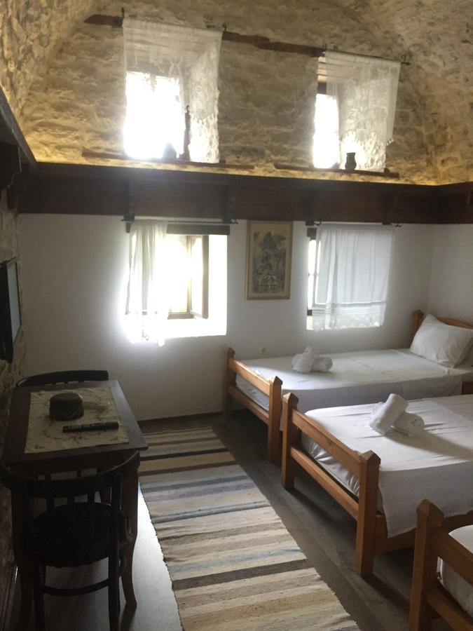Konaku Guest House Gjirokastër Exterior foto