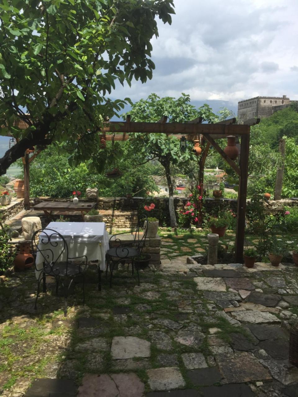 Konaku Guest House Gjirokastër Exterior foto