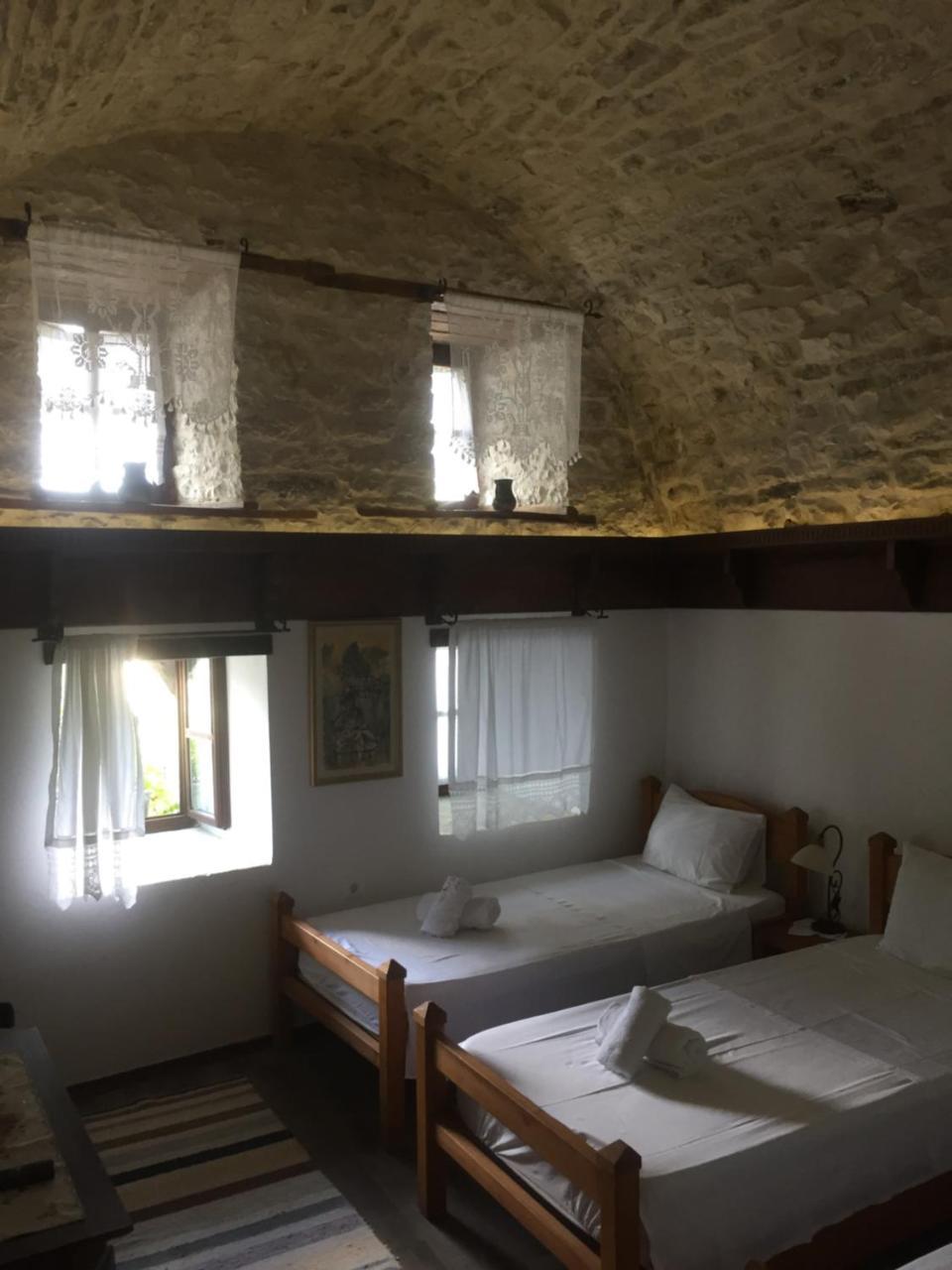 Konaku Guest House Gjirokastër Exterior foto