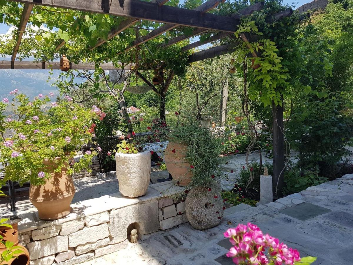 Konaku Guest House Gjirokastër Exterior foto